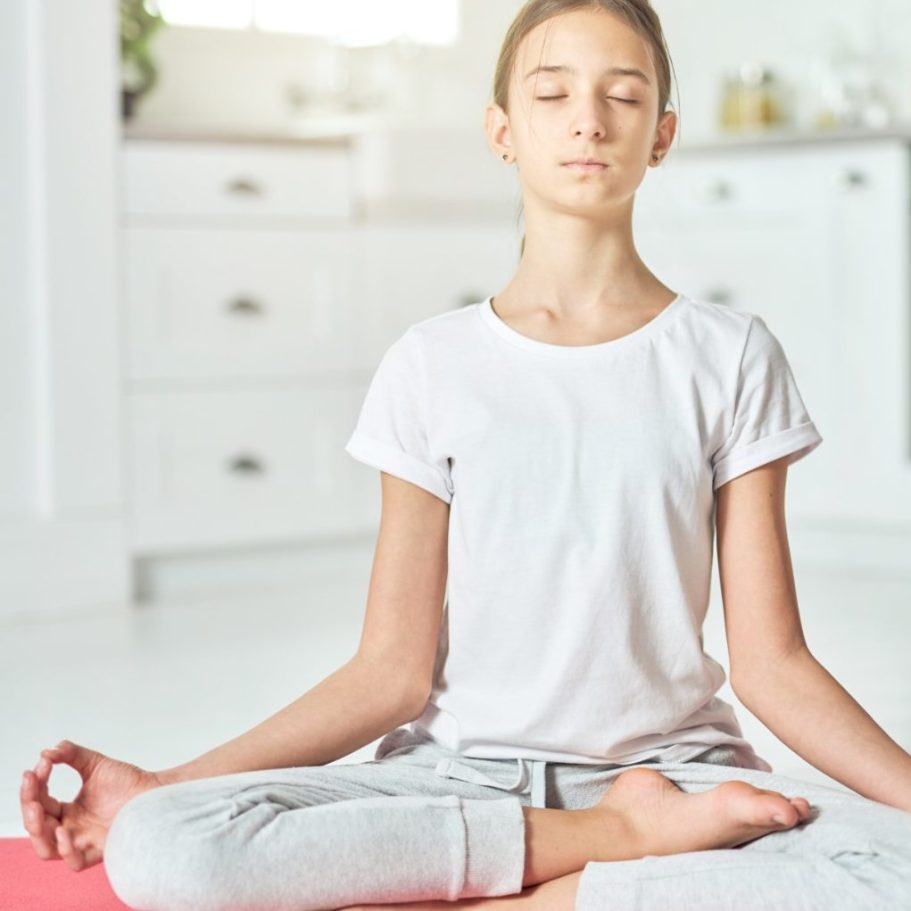 Pure Jules Yoga bietet Yoga für Senioren ab 50+ in Köln Worringen an. Die perfekte Bewegungsart, um im Alter gesund und beweglich zu bleiben