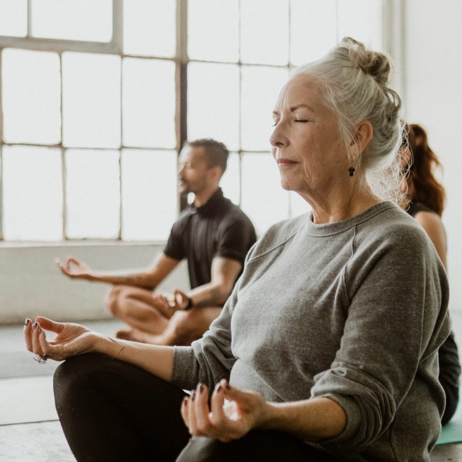 Pure Jules Yoga - Senioren 50+ Pure Jules Yoga bietet Yoga für Senioren ab 50+ in Köln Worringen an. Die perfekte Bewegungsart, um im Alter gesund und beweglich zu bleiben